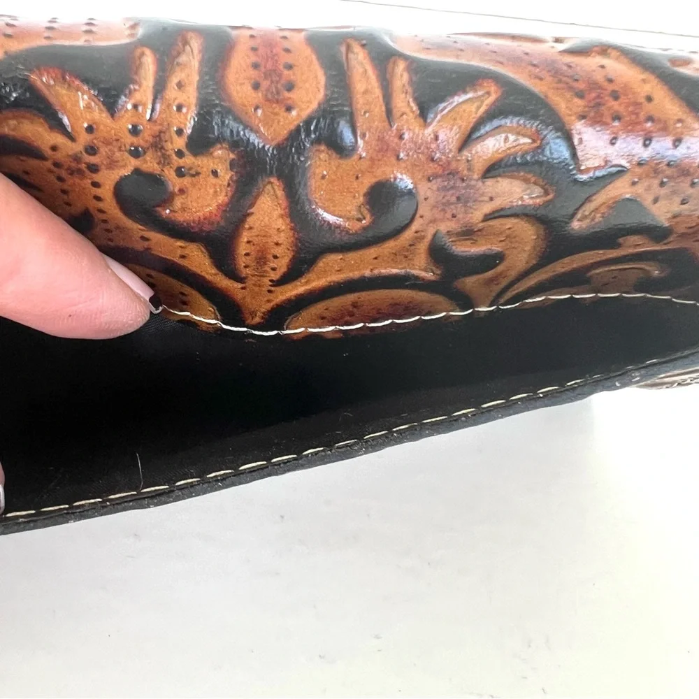 PATRICIA NASH Terresa Leaves Pattern Brown Tan Tooled Leather Wallet NWOT